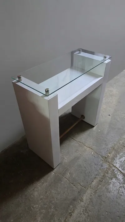 MESA MANICURA CON VIDRIO