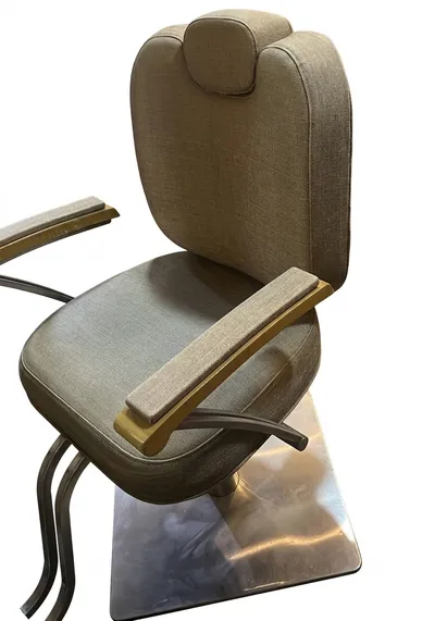 SILLA HIDRÁULICA CUADRADA BRAZOS PICO LORO